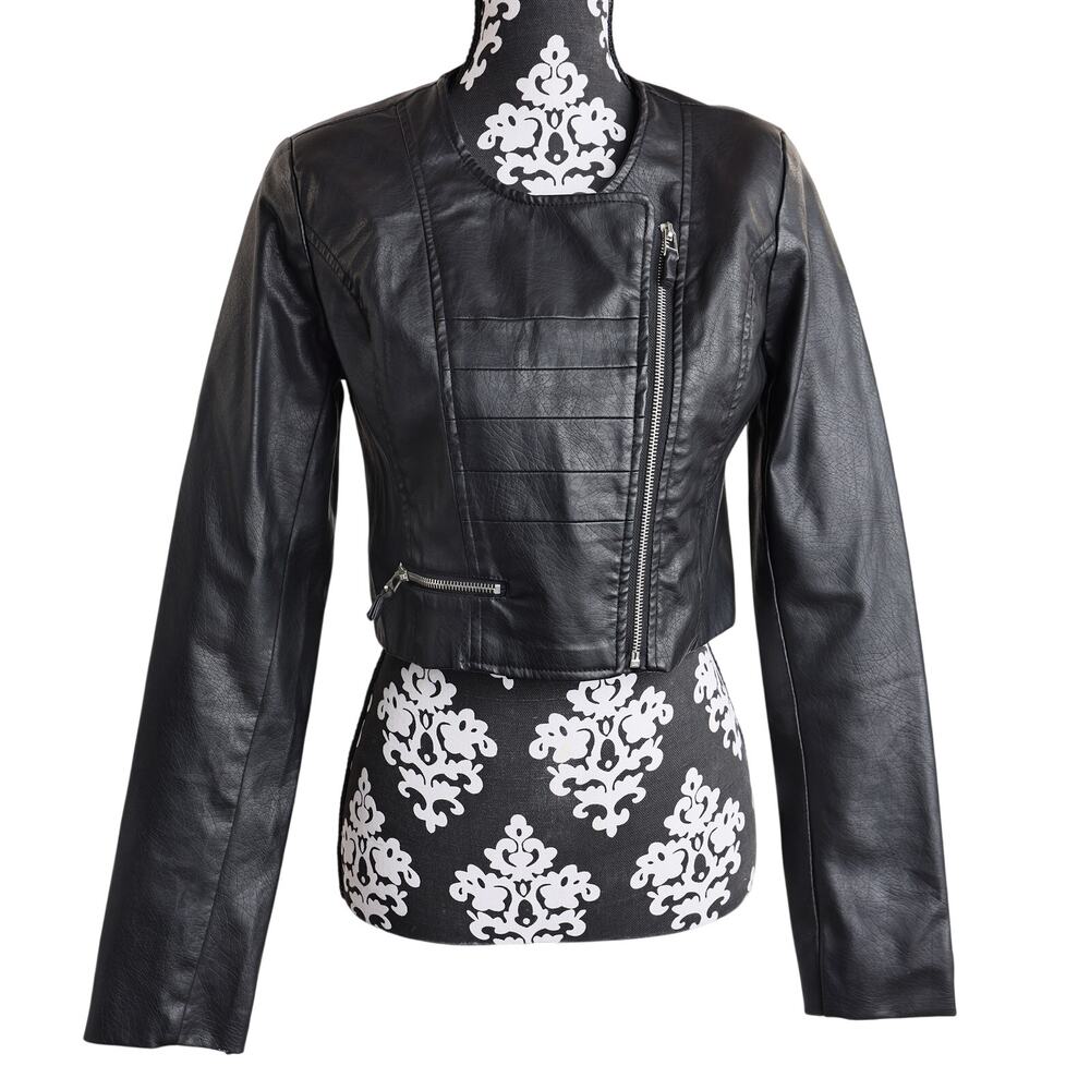 Women's Black Charlotte Russe Faux Leather Moto Style Crop Jacket - Small